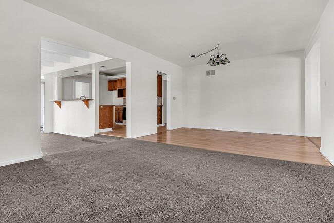 Foto del edificio - 6120 E Walton St