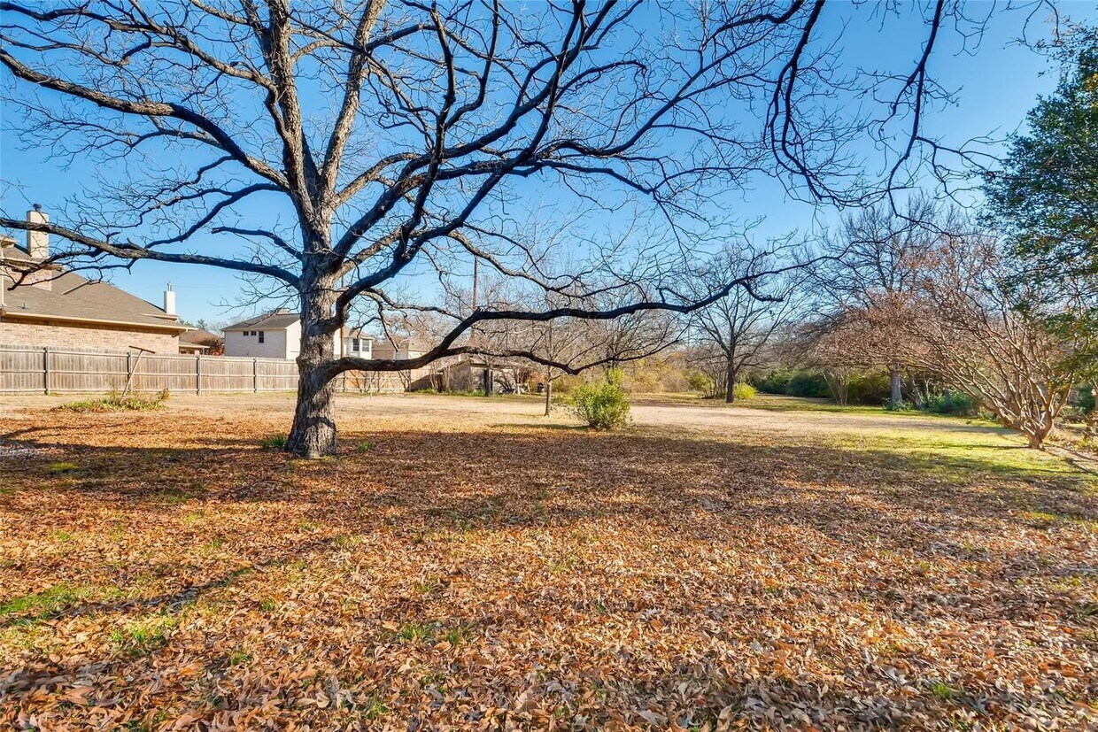 Primary Photo - Traditional Charm with a Park-like Yard!