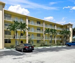 Building Photo - 9949 Sandalfoot Blvd