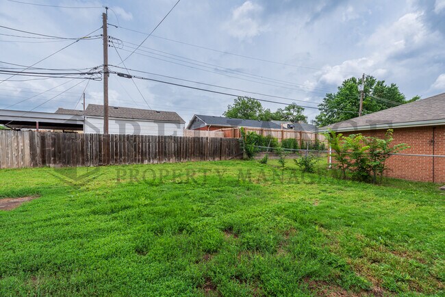 Building Photo - 702 Fabrique St