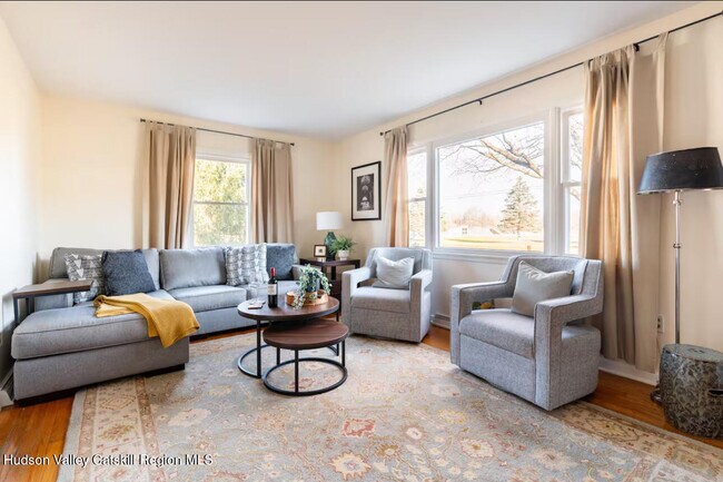 Foto del edificio - 37 Garage Place Rd