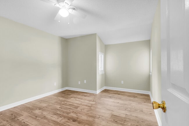 Building Photo - 125 Pirates Rd