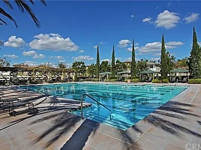 Foto del edificio - UPCOMING 4 BEDROOM 3 BATH NORTHWOOD ESTATE...