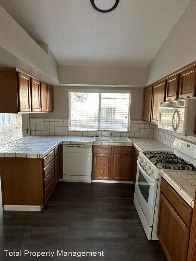 Building Photo - 3 br, 2 bath House - 1038 S. Tracy St.
