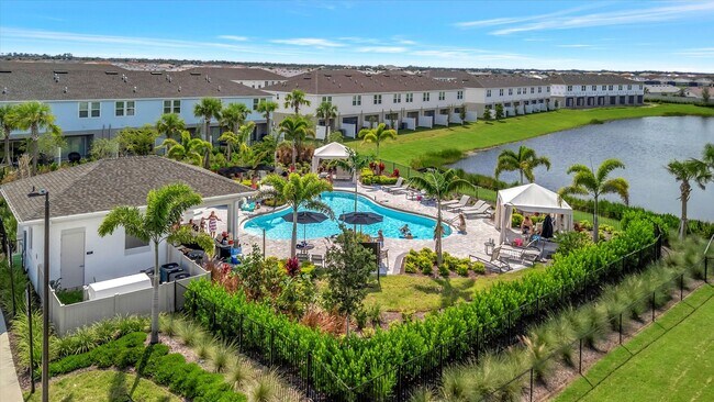 Foto del edificio - New - Never Lived In Townhome - Lakewood R...