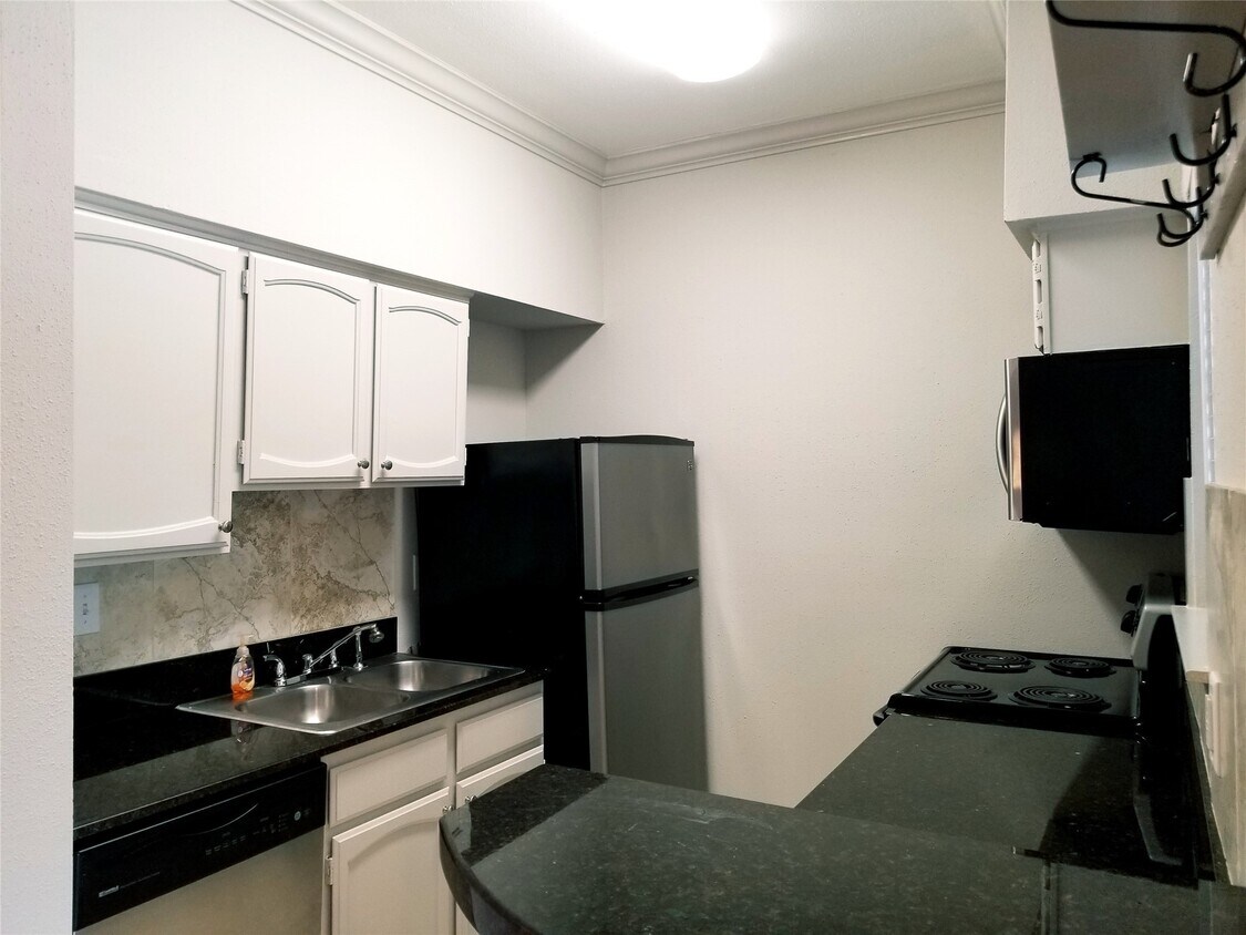 Foto principal - 4041 Drake St