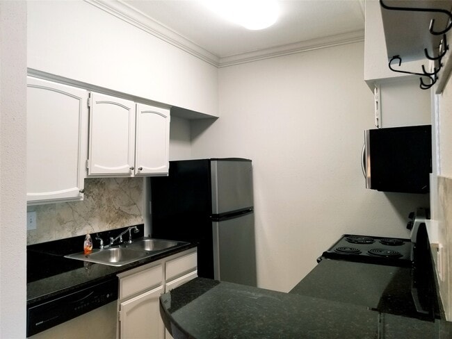 Foto del edificio - 4041 Drake St