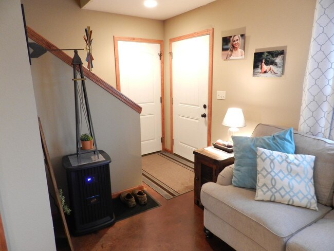 Building Photo - 6382 TAYLER Ct