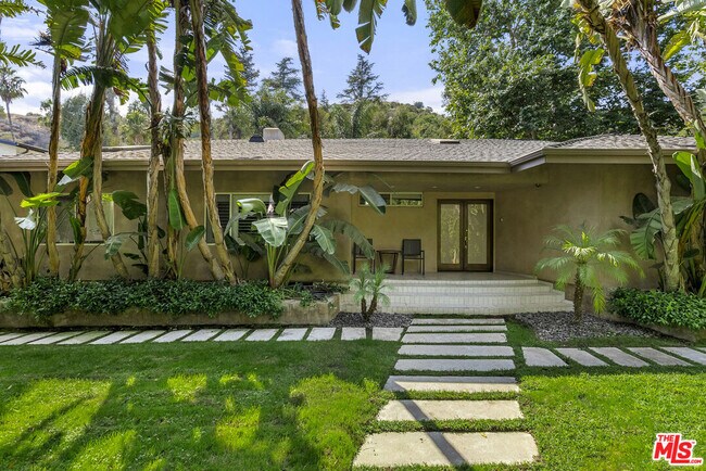 Building Photo - 1957 Coldwater Canyon Dr