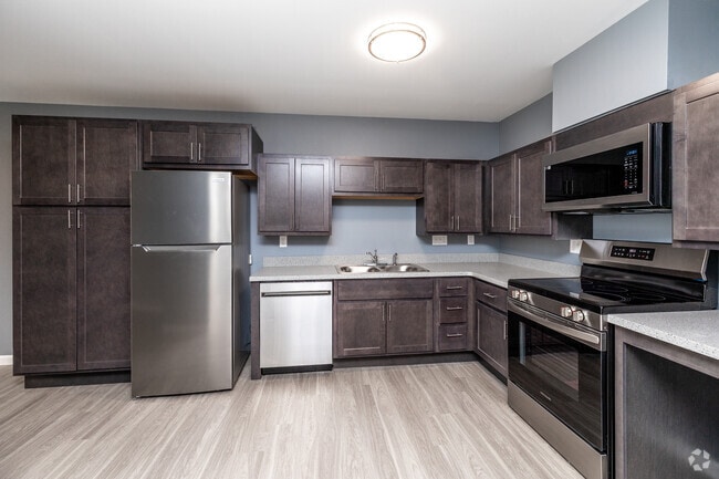 2BR, 1BA - 888SF - Kitchen - Alice Place West Burlington