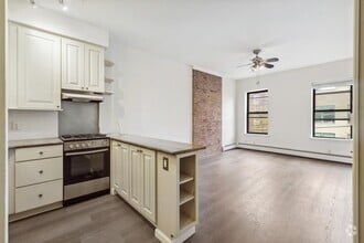 Building Photo - 133 Grand St