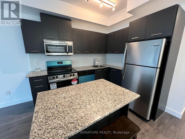 Photo du bâtiment - 360 Square One Dr