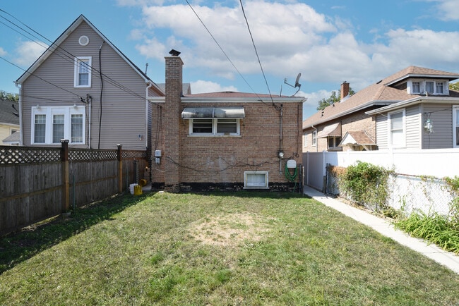 Building Photo - 5109 S Richmond St