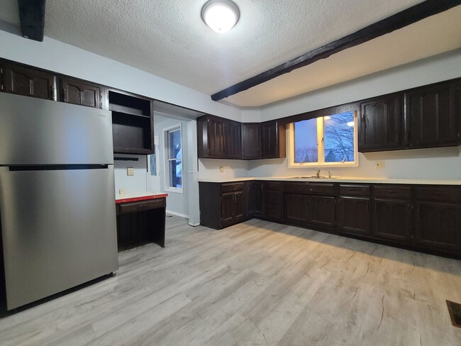 Building Photo - Spacious 5-bedroom, 2-bathroom home in Baroda