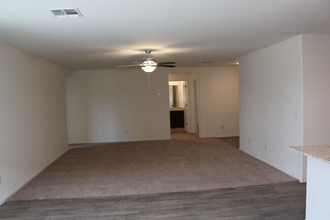 Foto del edificio - Single story New home in Casa Grande