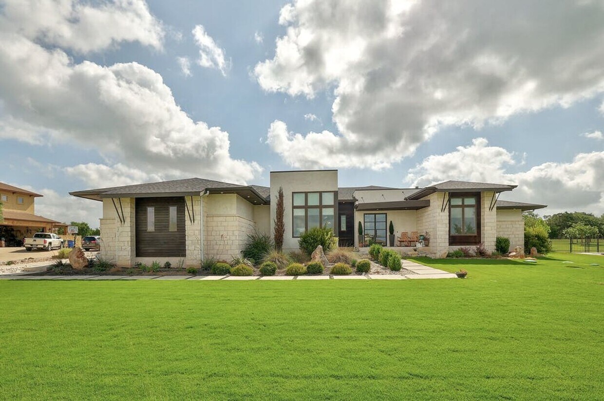 Primary Photo - 512 Dream Catcher Dr, Leander, Texas 78641