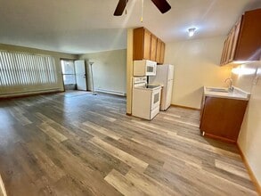 Building Photo - 8841 Schneider Ave