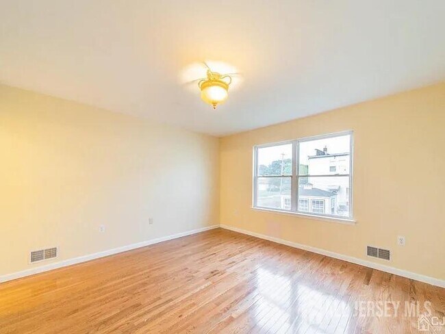 Foto del edificio - 44 N Whittier St