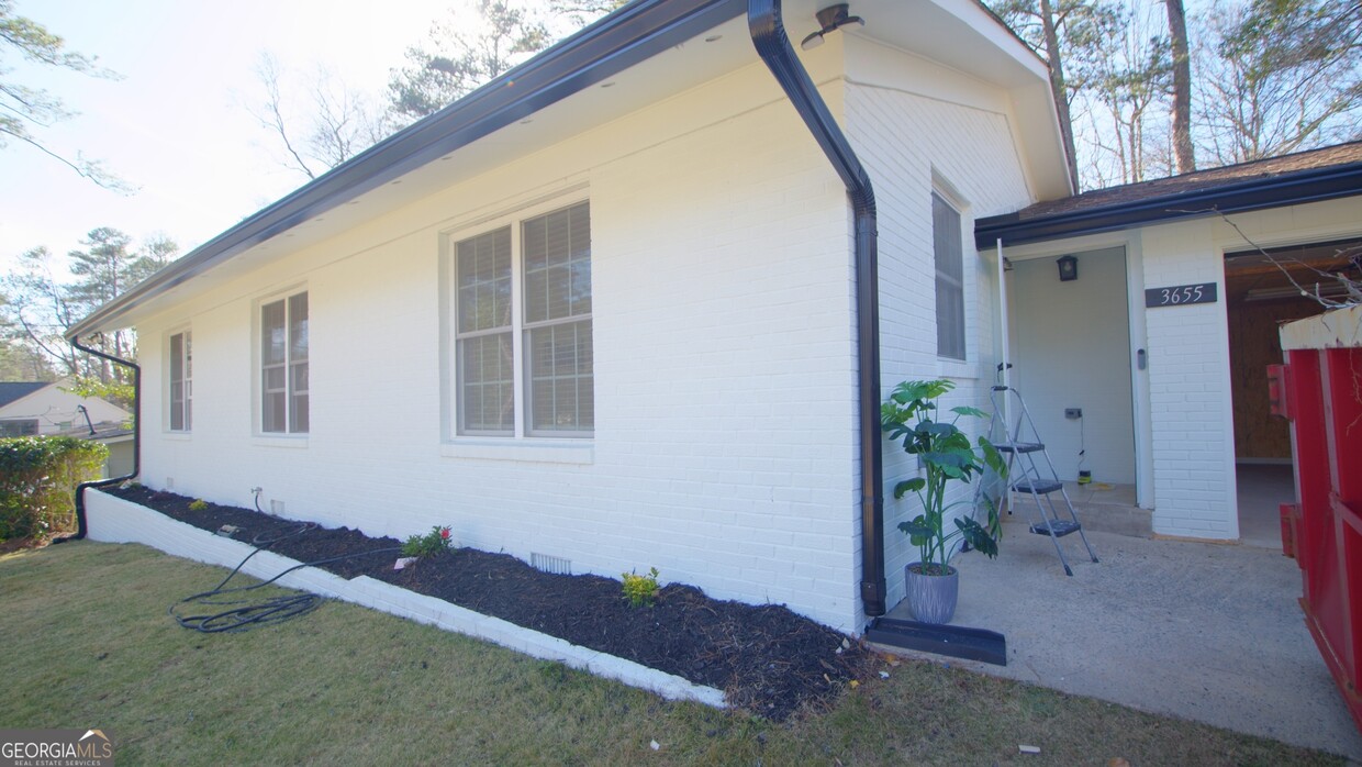 Primary Photo - 3655 Woodstream Cir NE