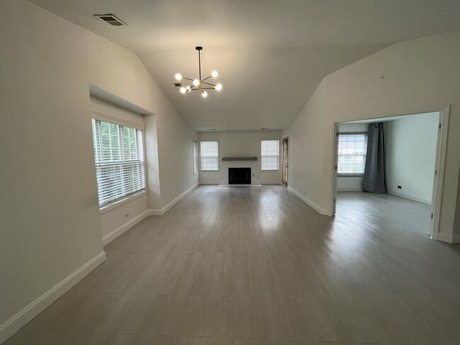 Building Photo - 262 Odlum Ct