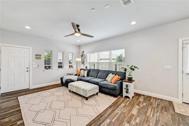 Foto del edificio - 12813 Leatherback Ln