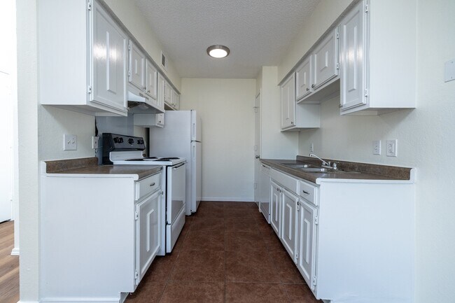Building Photo - 8109 Foxfire Lane, Unit B