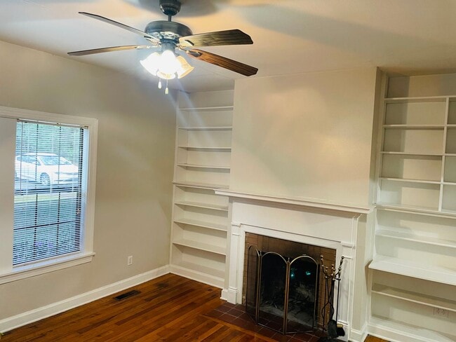 Building Photo - Fantastic location near TMH