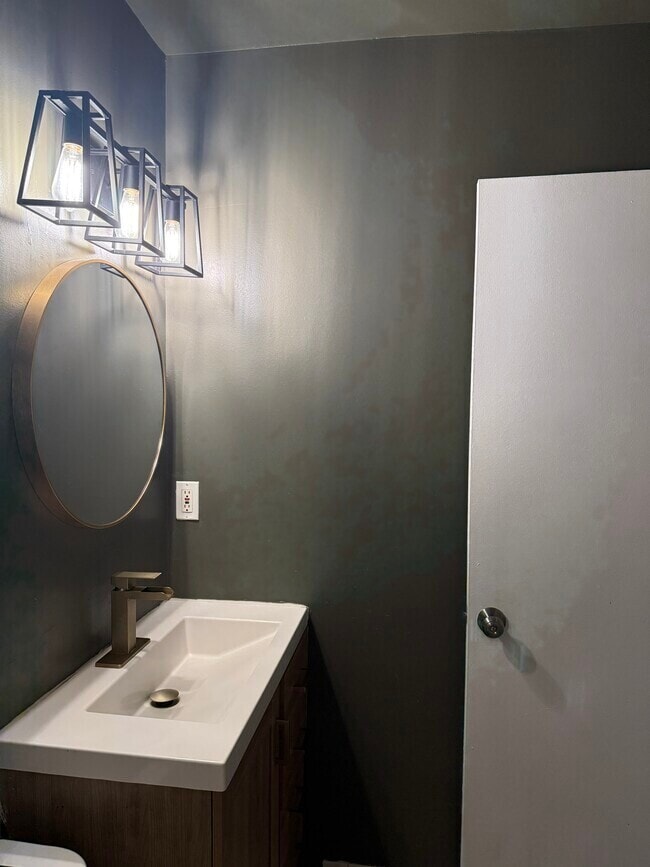 Foto del edificio - 8427 Snowden Oaks Pl