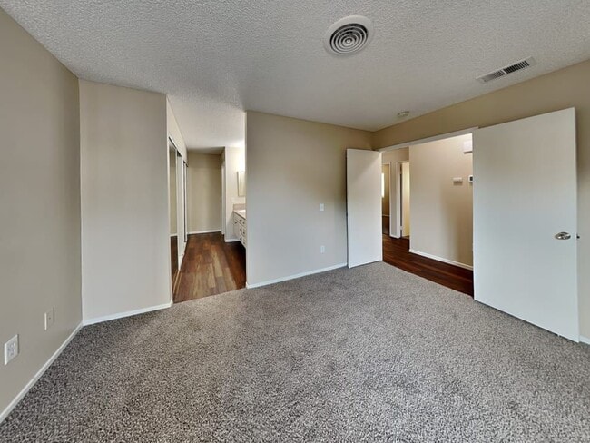 Building Photo - 2024 W Sago Palm Rd