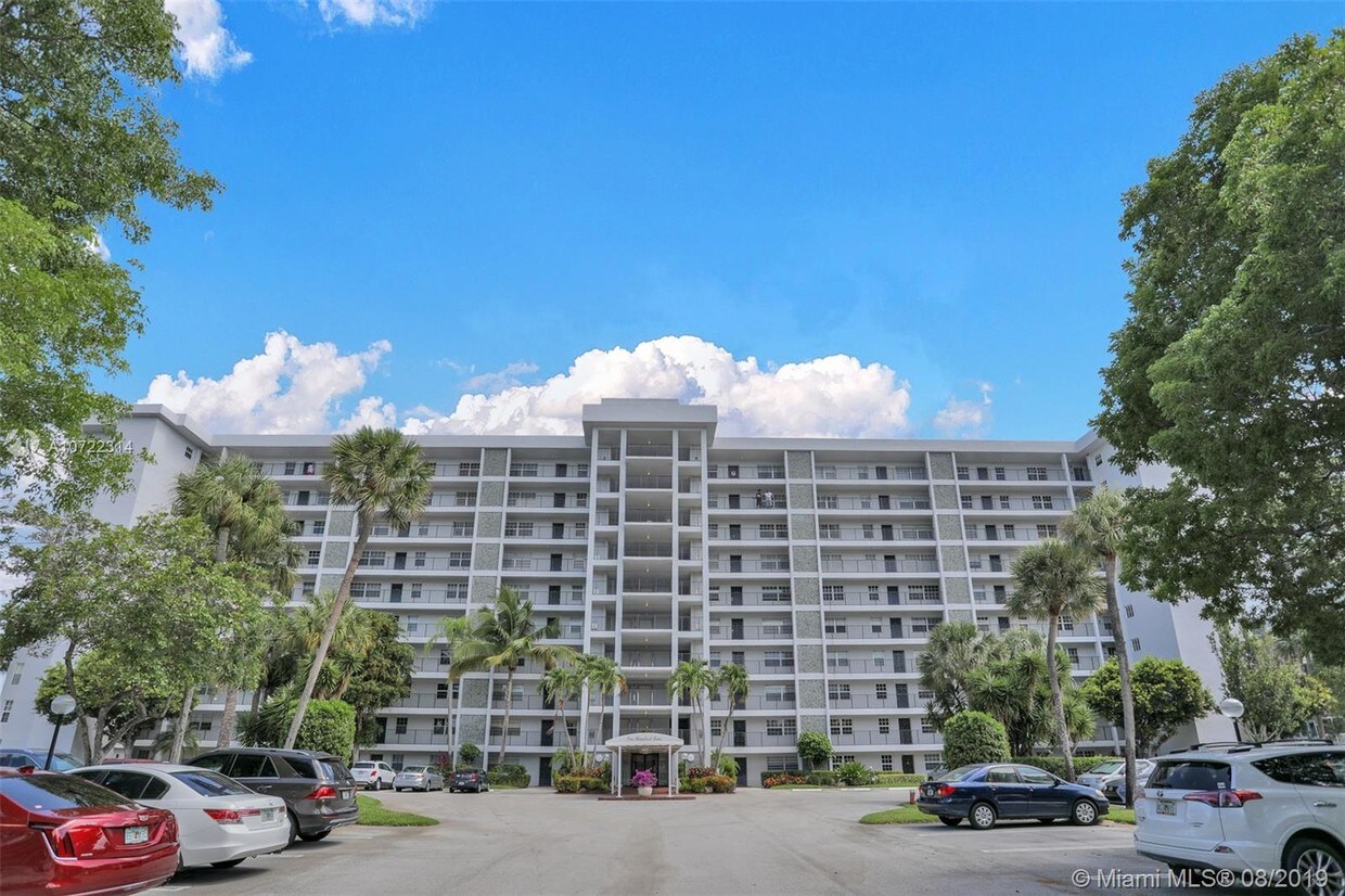 4015 W Palm Aire Dr Unit 608, Pompano Beach, FL 33069 Condo for Rent