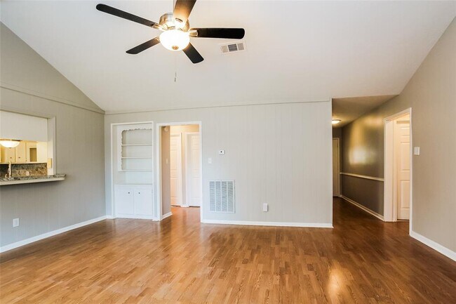 Building Photo - 2618 Leichester Dr