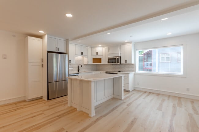 Cocina - 245 N Glenwood St