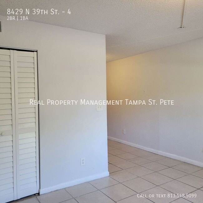 Foto del edificio - 8429 N 39th St