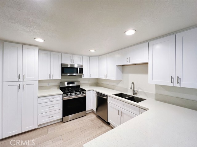 Building Photo - 24232 Sylvan Glen Rd