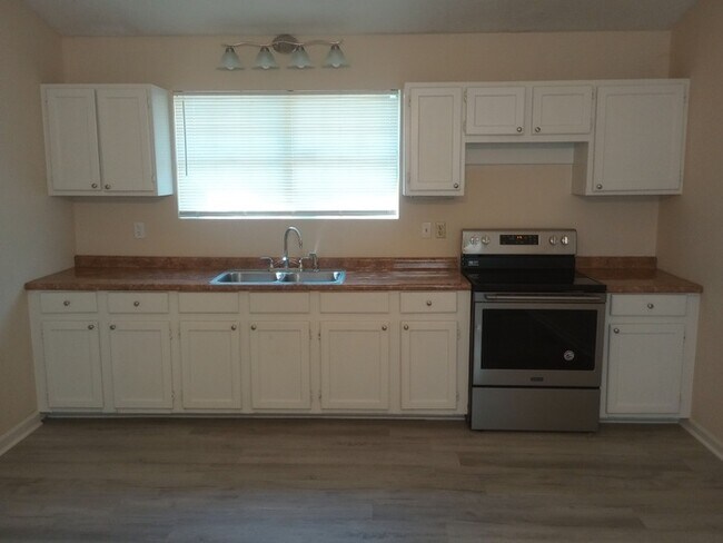 Foto del edificio - 3 Bedroom 2 Bathrooms