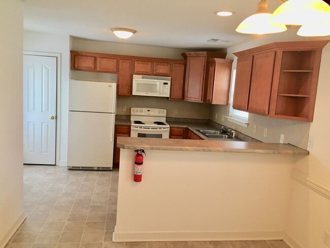 Building Photo - 214 Clusters Cir