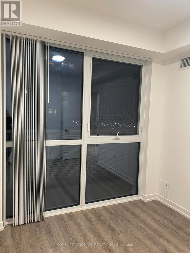 Photo du bâtiment - 8 Interchange Wy