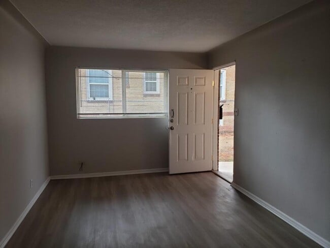 Photo - 1420 Chester St House