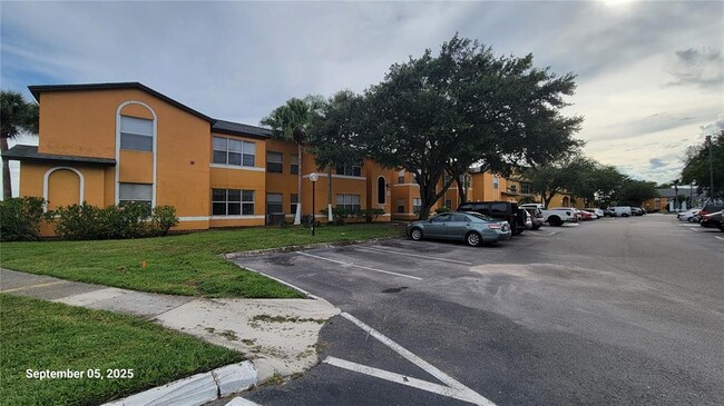 Foto del edificio - 5785 Gatlin Ave
