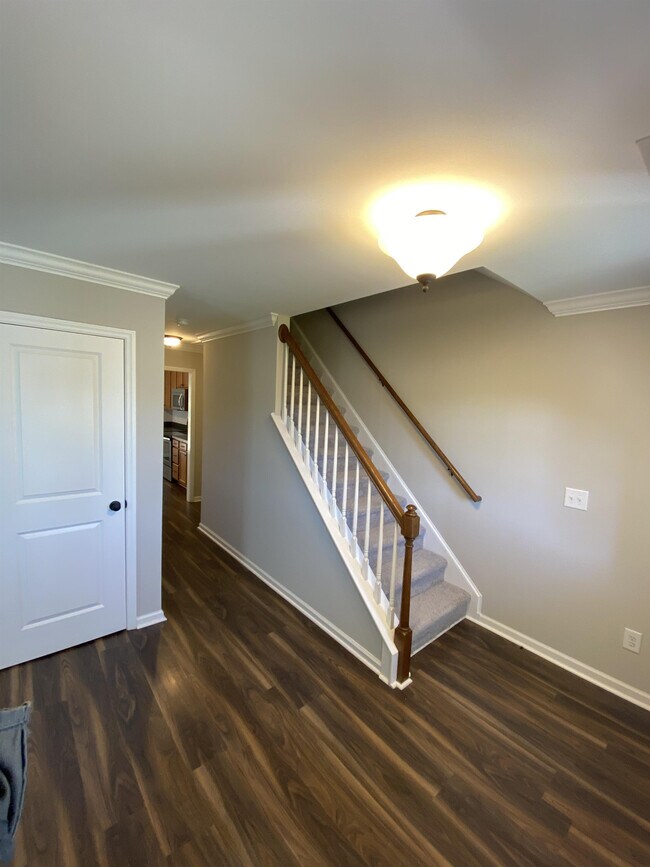 Building Photo - 617 Rockland Dr