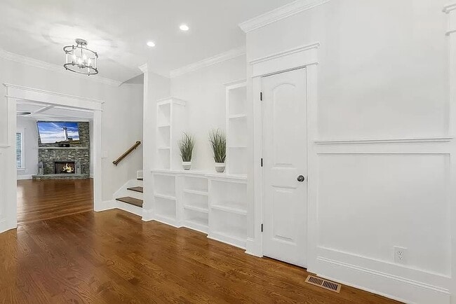 Building Photo - 3226 Cates Ave NE
