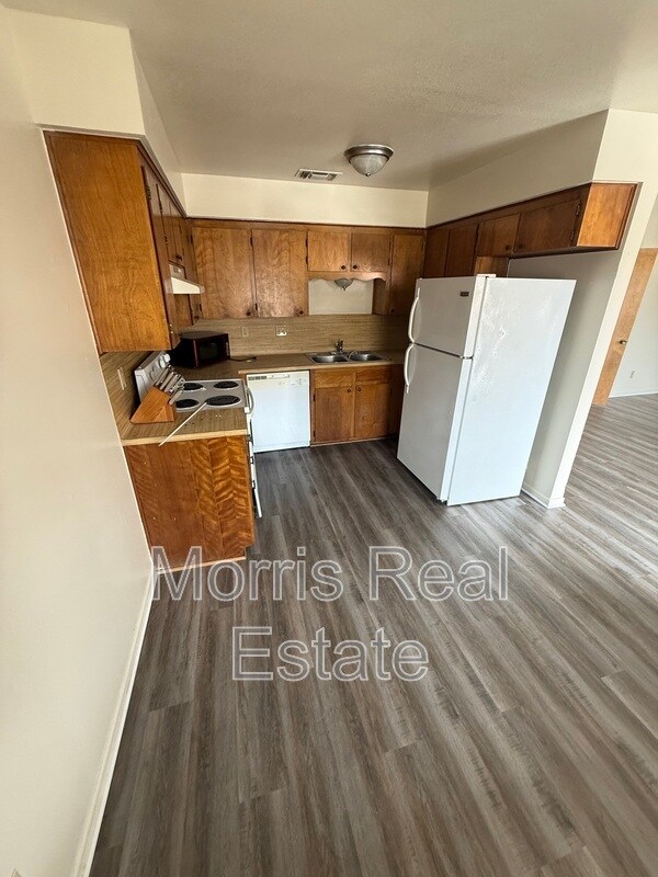 Building Photo - 208 Veterans Ave