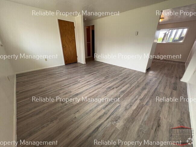 Building Photo - 1158 John Adams Pky
