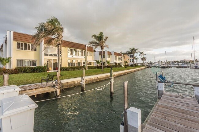 Foto del edificio - 1315 Bayshore Dr
