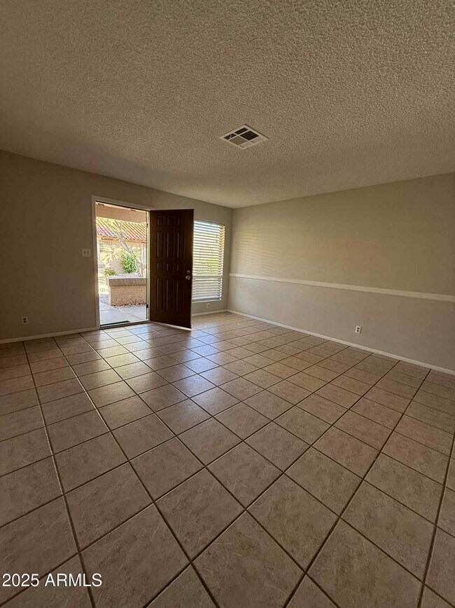 Foto del edificio - 99 N Cooper Rd