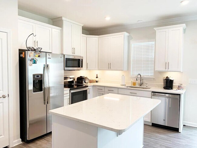 Foto del edificio - 121 Lilywood Ct