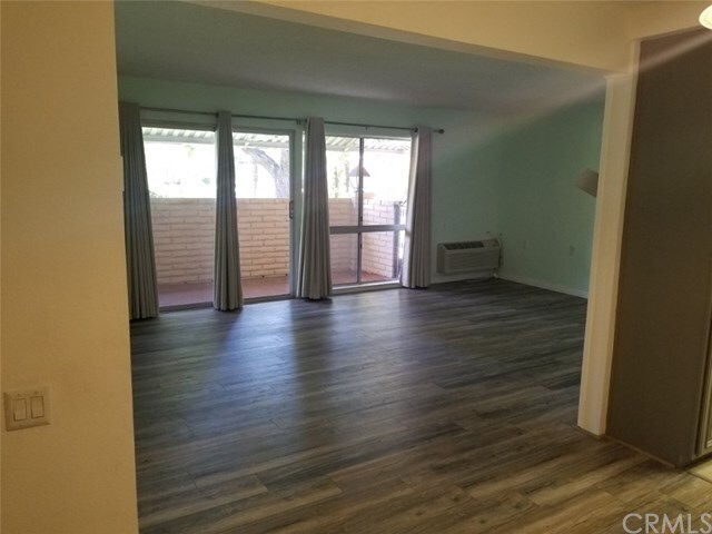 Foto del edificio - 2110 Via Puerta