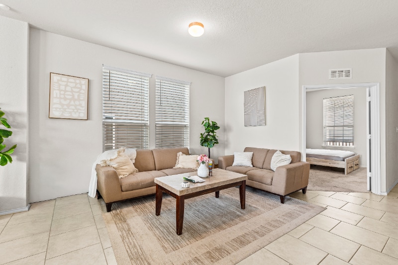 Foto del edificio - 1104 E Genesee St