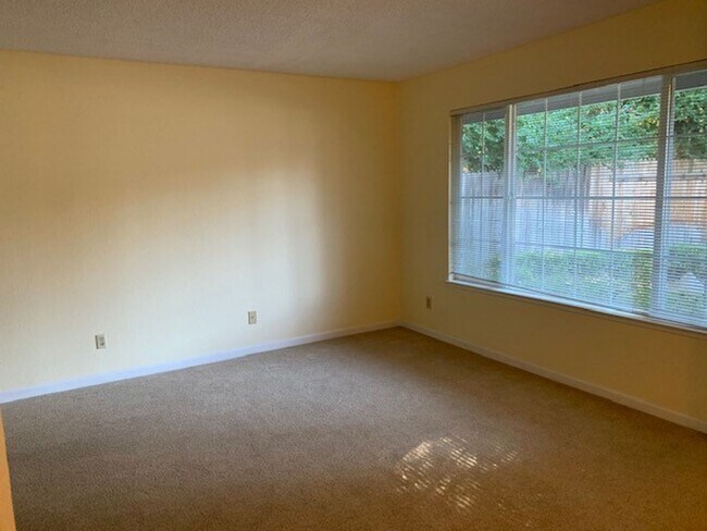 Building Photo - Lovely 3-Bedroom Home on a Cul-De-Sac in Fair Oaks