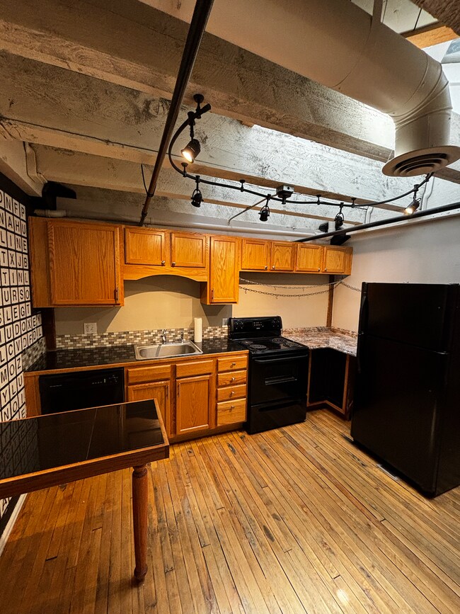 Foto del edificio - Charming Loft-Style Condo Near Pueblo Riverwalk. 50% OFF FIRST MONTH'S RENT